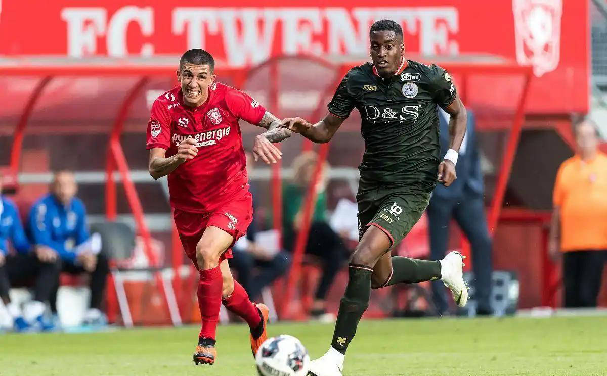 长达1年的 长达1年的